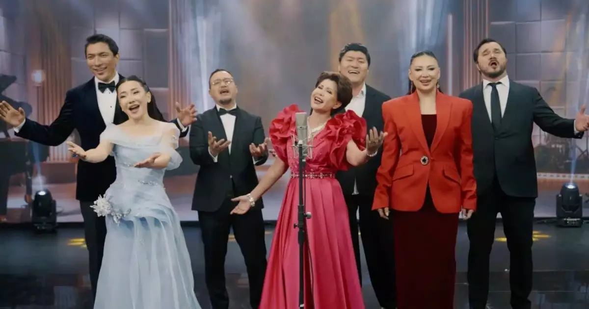  `Халықтың Ата заңы`: Роза Рымбаева бастаған әншілер Конституция жайлы ән шырқады (ВИДЕО) 