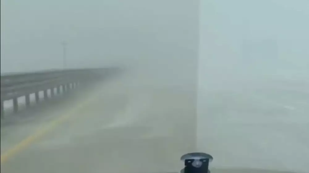 Нулевая видимость: полиция показала, что творится на трассах в Карагандинской области