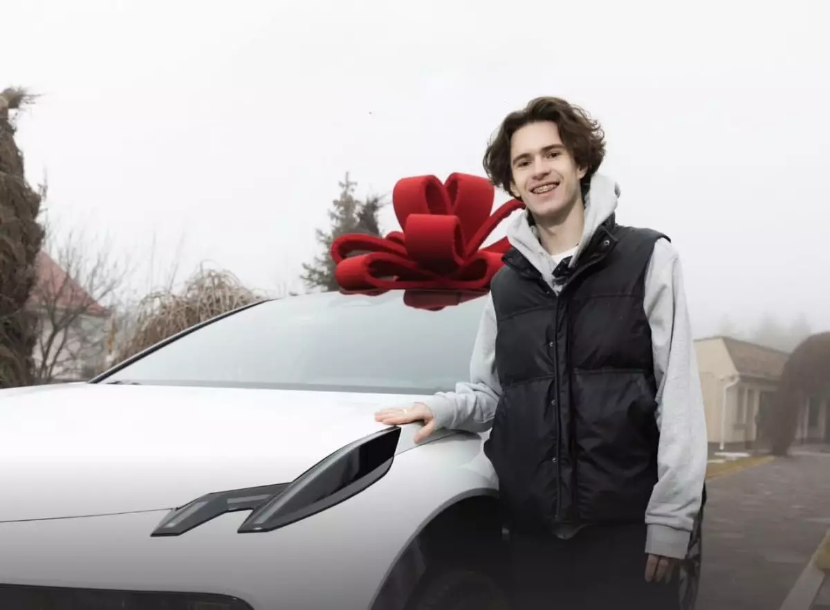 Олимпиада чемпионы Михаил Шайдоровқа тағы бір көлік сыйға берілді