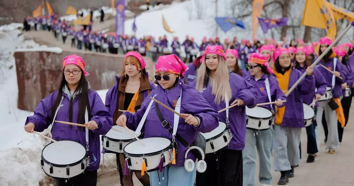  «Менің дауысым – менің күшім»: Алматыда белсенді қыздар қазақстандықтарды референдумға шақырды 