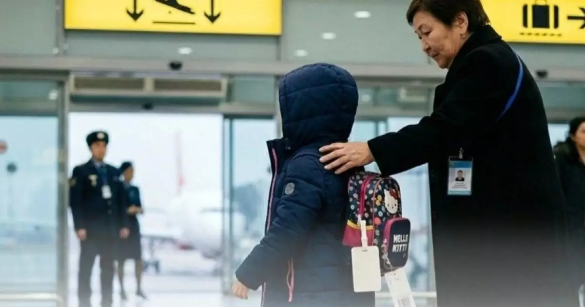  Гүржістанда жалғыз өзі қалып қойған бала елге жеткізілді 