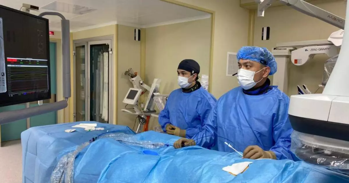   Алматыда 18 жастағы науқасқа күрделі операция жасалды   