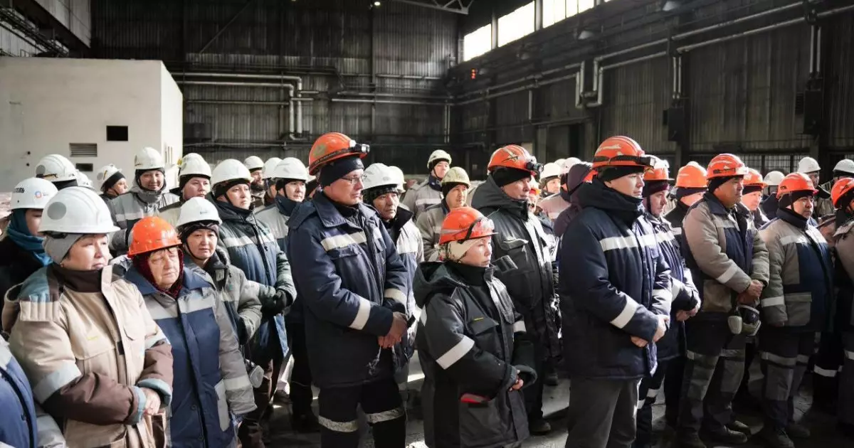  «Kazkat» зауытының жұмысшылары конституциялық реформа мен алдағы референдумды қолдады 