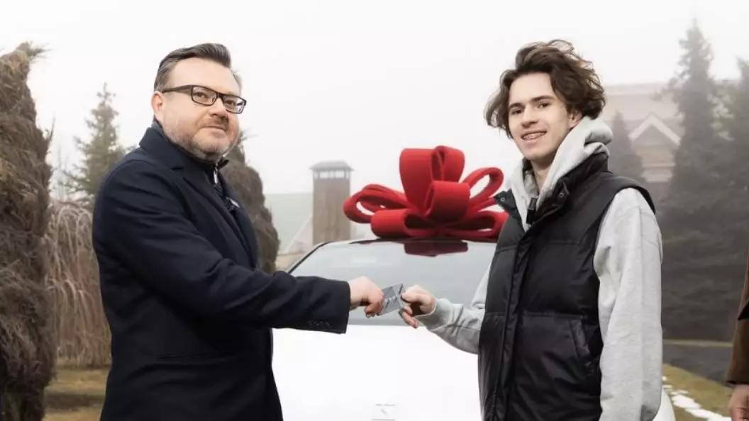 Михаил Шайдоровқа тағы да су жаңа көлік сыйлыққа берілді