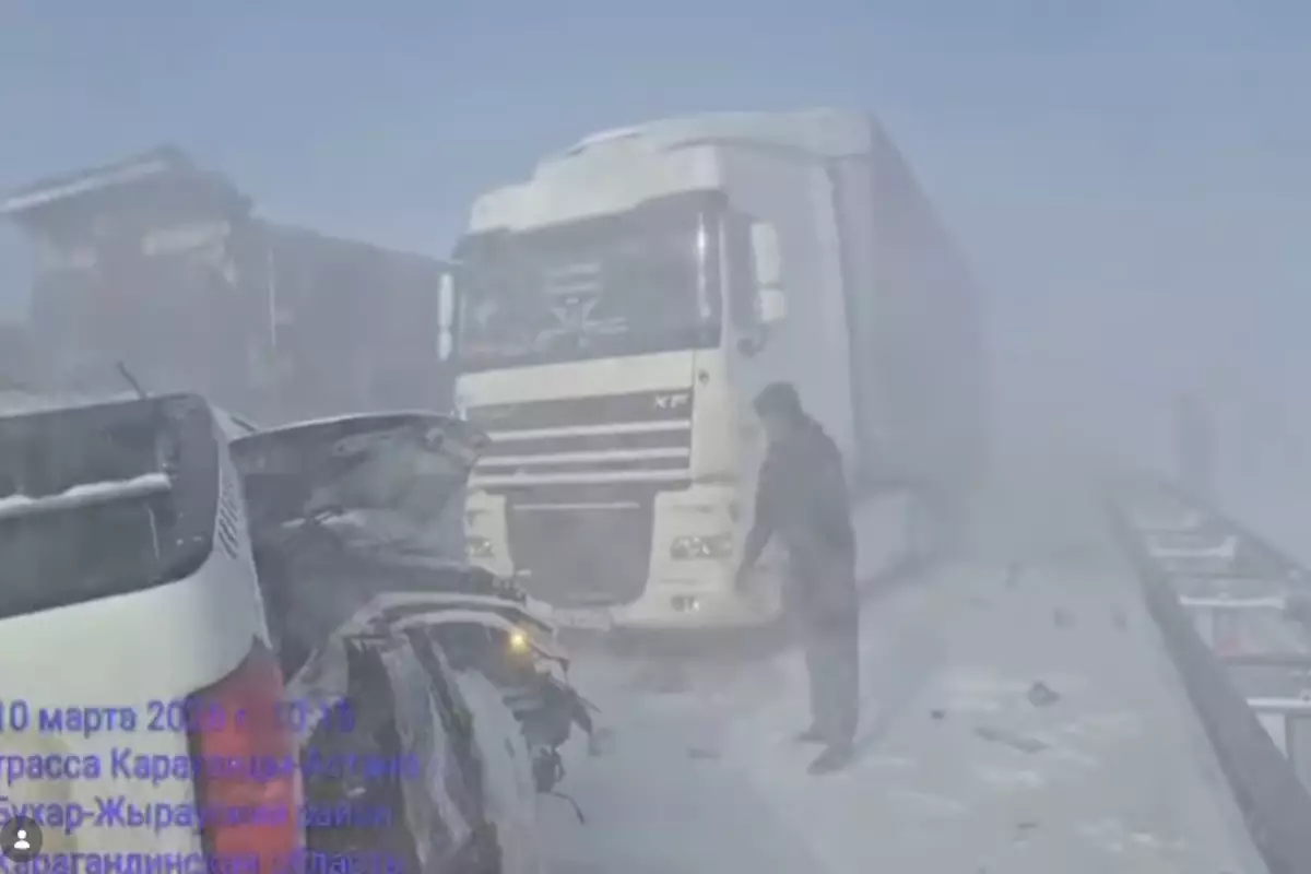 Массовая авария на трассе Астана — Караганда: есть погибший