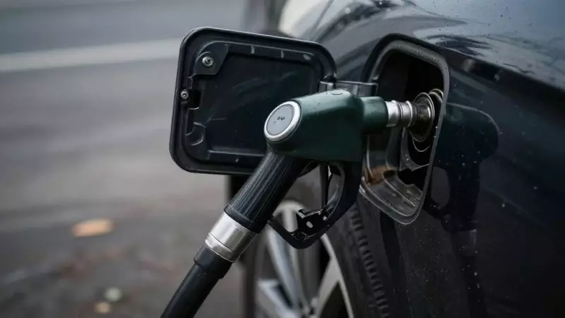 Сосед Казахстана официально повысил цены на бензин и дизельное топливо