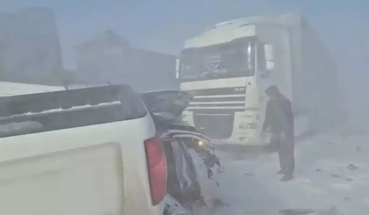 «Бораннан жол көрінбеген»: Астана-Қарағанды тасжолында 7 көлік соқтығысып, 1 адам көз жұмды