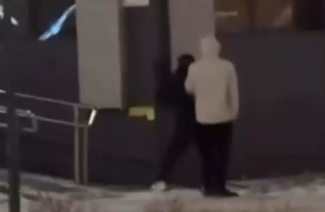 Семейде екі шетелдік азамат қоғамдық орында дәрет сындырған