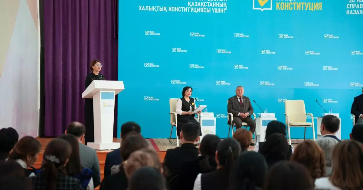  Сәтбаевта ұстаздар Жаңа Конституция жобасын талқылап, референдумды қолдайтындарын білдірді 