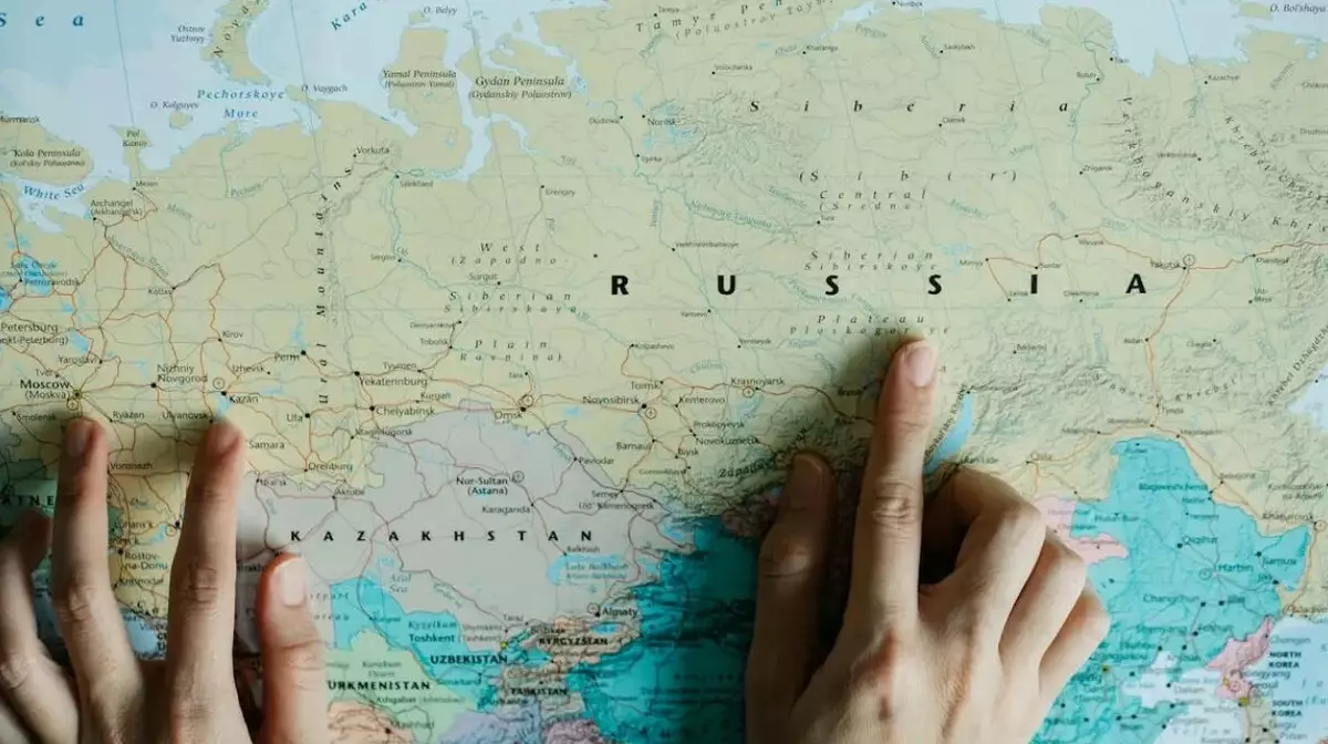 Казахстан начал зачистку: антивоенных россиян могут выслать на родину по спискам ФСБ