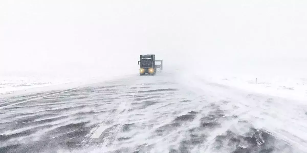 Казахстан приостановил движение по ключевым трассам в четырех регионах.