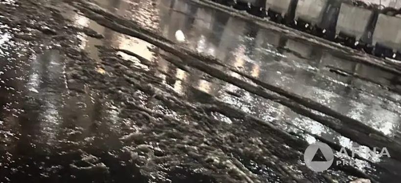 Семейде тұрғын үйдің төбесінен су ақты: мәселені шешу тұрғындардың өз мойнында