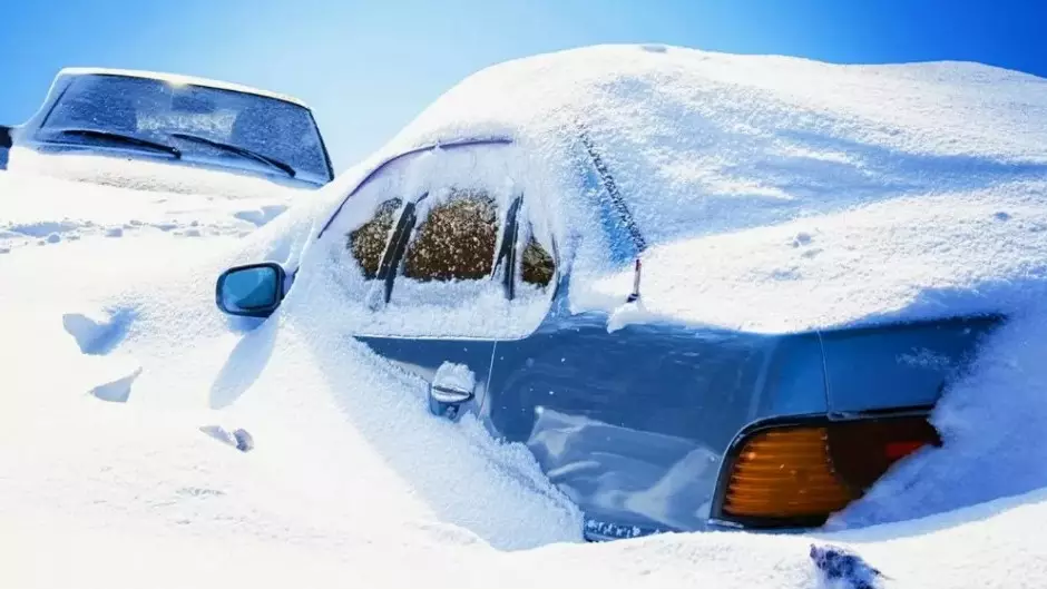 Поиски с воздуха и машины в сугробах: как спасали людей во время бурана