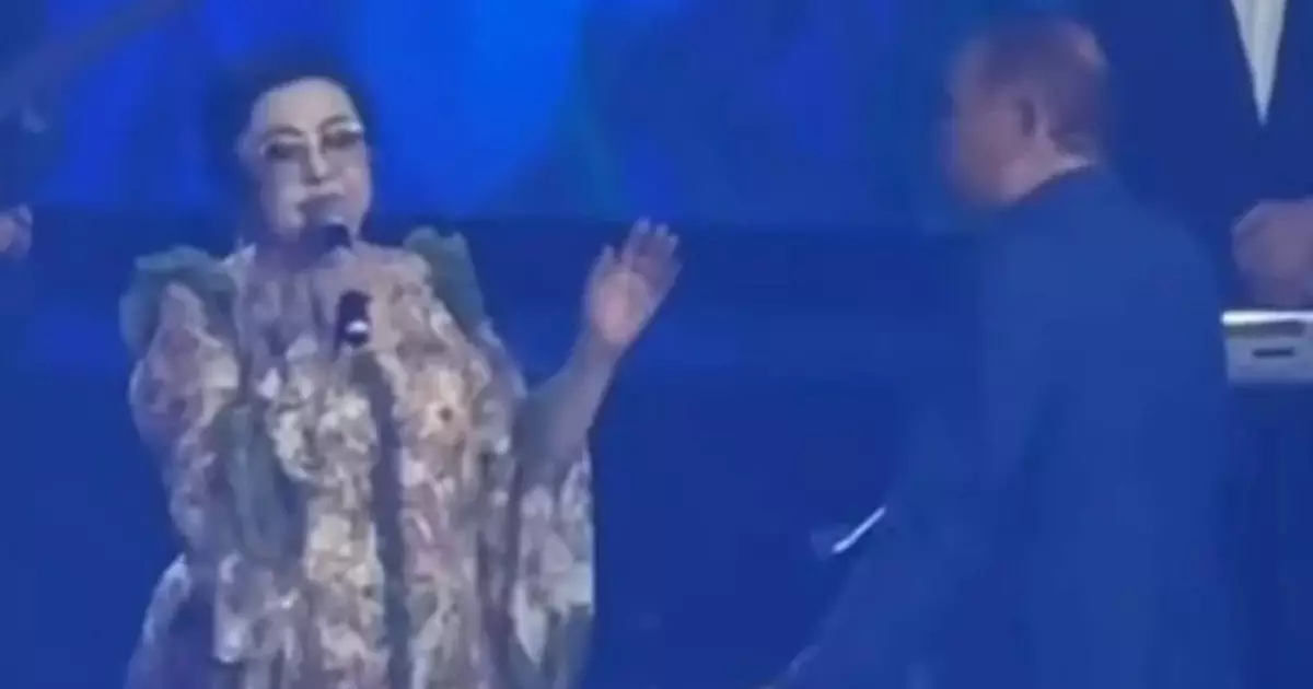  «10 келі тастасаң...»: Мақпал Жүнісова концертте Асқар Құлыбаевқа жауап берді 