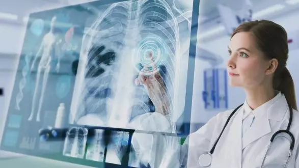 Искусственный интеллект начал помогать врачам выявлять инсульт и рак в Казахстане