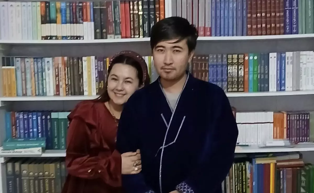 Қыз жасауына 800 кітап апарған қалыңдық көпшілікті сүйсінтті (ФОТО)