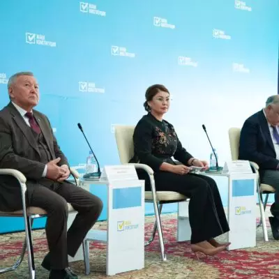 В Сатпаеве учителя обсудили проект Новой Конституции и высказались в поддержку референдума