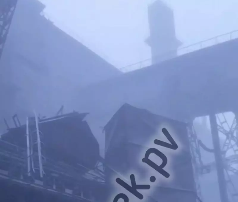 Ветер обрушил трубу на заводе ферросплавов в Аксу