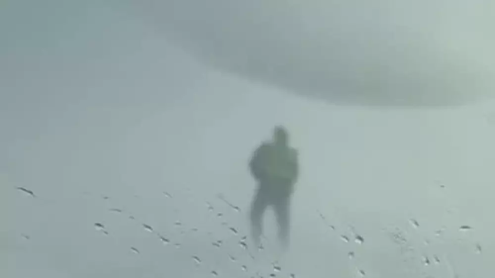 Сотни людей застряли на дорогах из-за сильного бурана в Карагандинской области