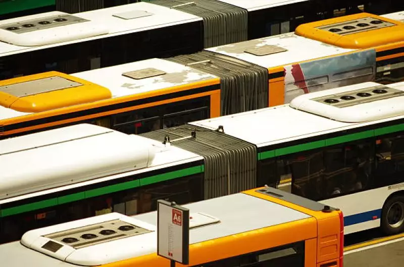 Дорогой бензин может оставить Латвию без общественного транспорта