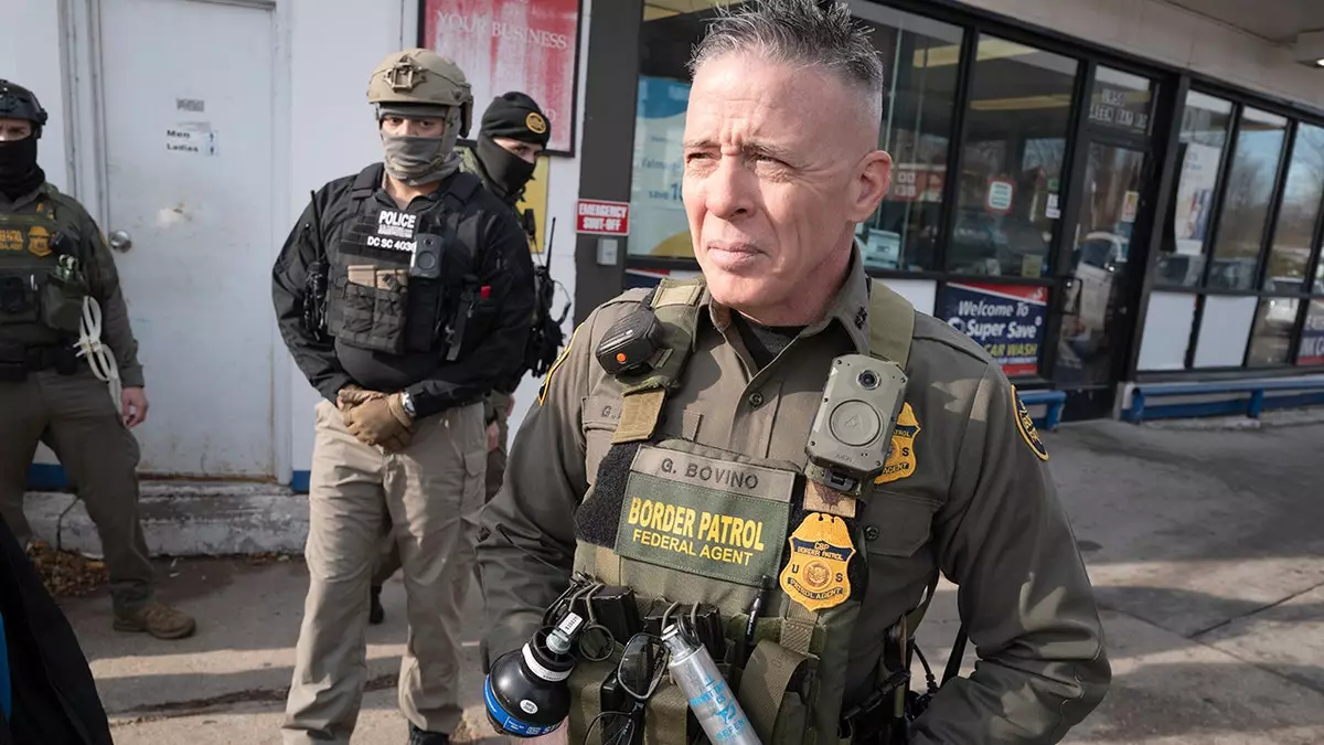 Начальник погранохраны Бовино заявляет, что усилия в Чикаго «оправданы» после отмены судом ограничений на операции.