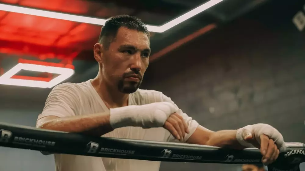 IBF лишила боксера Жанибека Алимханулы титула чемпиона мира