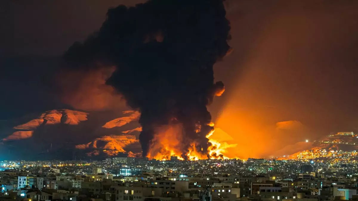 США попросили Израиль не наносить удары по нефтяным объектам Ирана – Axios