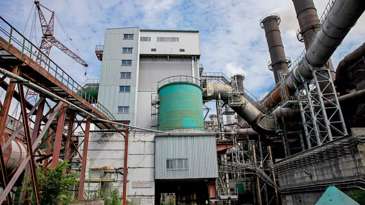 Ақсу ферроқорытпа зауытында дауылдан мұржаның бір бөлігі құлады