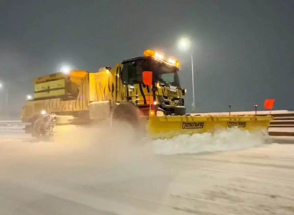 Алматыда қалың қарға байланысты коммуналдық қызмет күшейтілген режимде жұмыс істеп жатыр