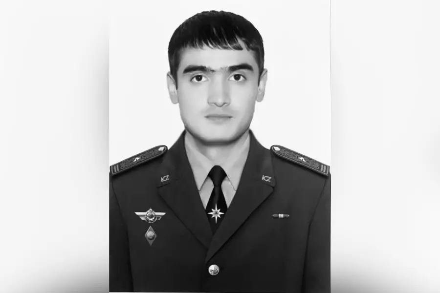 Артында екі баласы қалды: Жетісу облысында ТЖД қызметкері құтқару жұмысы кезінде қаза тапты