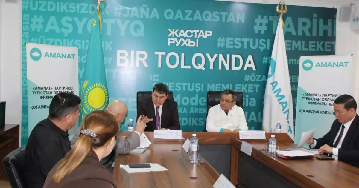   Түркістан облысы әкімінің орынбасары партия алаңында азаматтарды қабылдады   