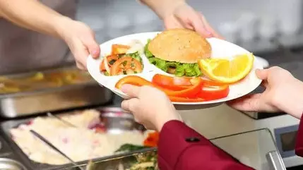 Burger King-тегі тексеріс: Еңбек заңнамасын бұзудың бірнеше фактісі анықталды