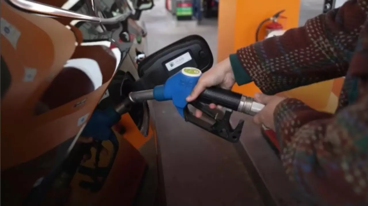 Водители из Нидерландов стали ездить в Бельгию за бензином