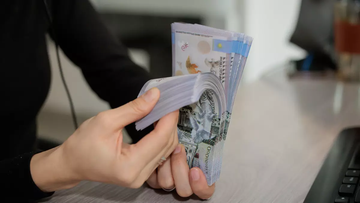 3,6 млн теңге: ақпан айында ең жоғары жалақы кімдерге ұсынылды?