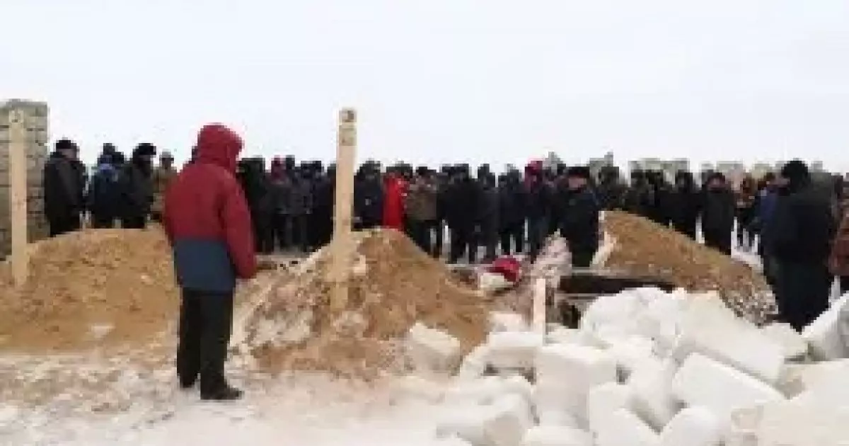  Атыраудағы қанды қылмыс. Наурыз бен Мейрамгүлді жерлеу рәсімі өтті 