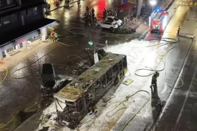 "Тұтастай отқа оранды": Автобустағы өрттен 16 адам қаза тапты