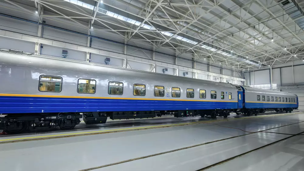 Парк пассажирских поездов в Казахстане пополнился новыми вагонами