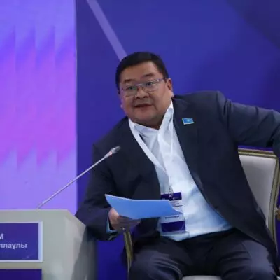 Депутат Айдос Сарым: Глава государства – не просто инициатор, а ключевой разработчик нового Основного закона