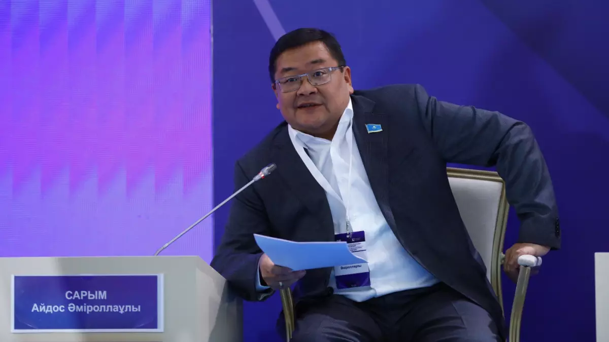 Айдос Сарым: Мемлекет басшысы – жаңа Ата Заңның негізгі авторы