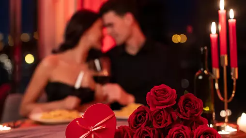 "Сұлу қызбен оңашада демалмақ болған" еркектер ақшаларынан айрылып, тұздалды