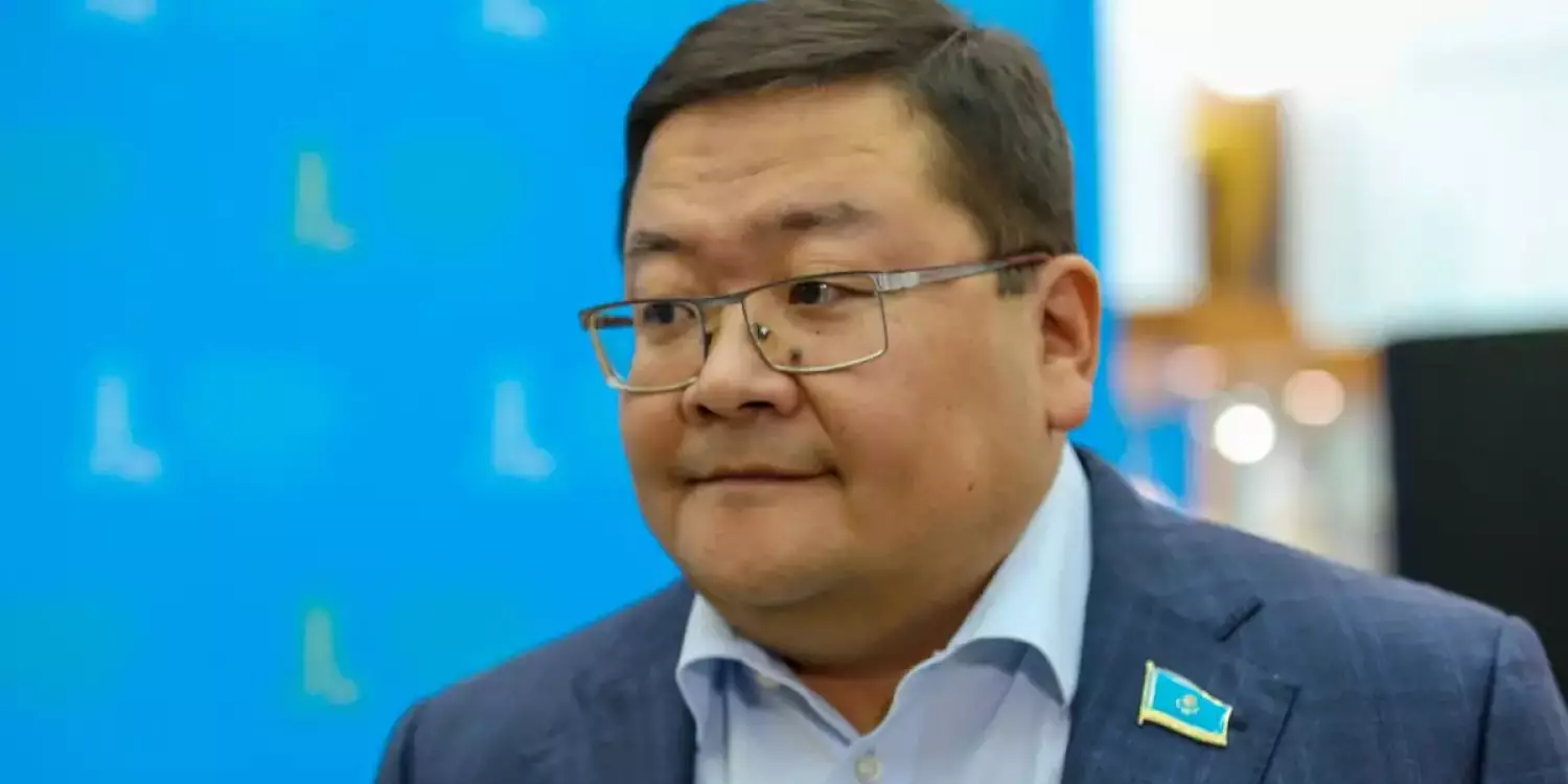 Айдос Сарым: Президентіміз – жаңа Ата Заңның негізгі авторларының бірі әрі архитекторы 