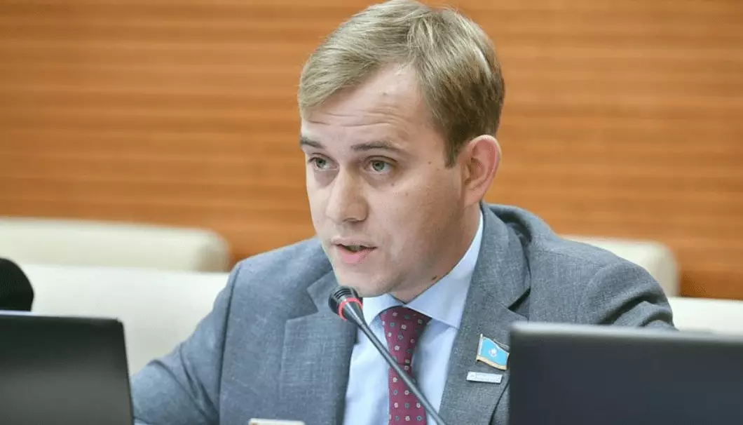 Депутат Шаталов призвал молодежь принять участие в референдуме по новой Конституции