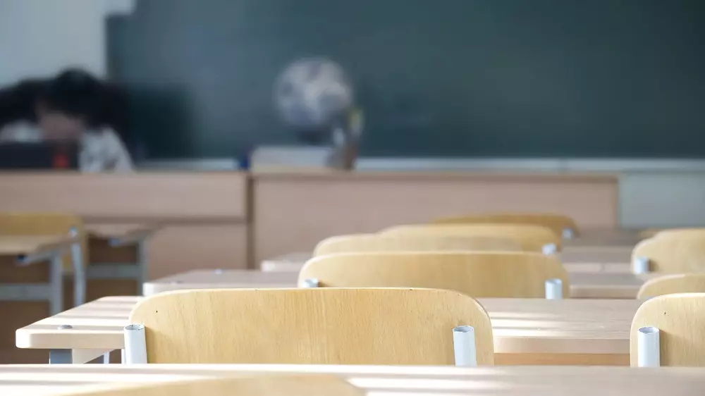 В Астане школьники и часть студентов колледжей уйдут на удалёнку