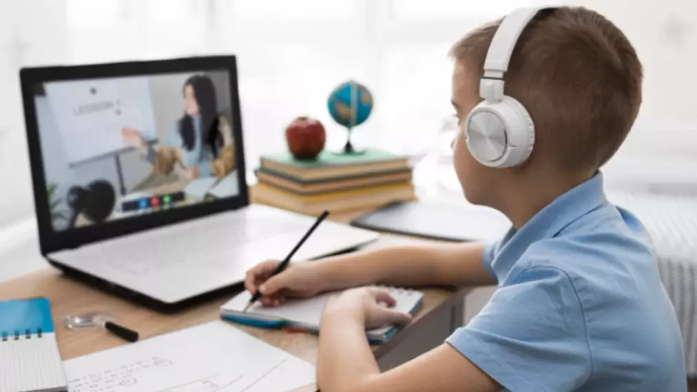 Елорда мектептерінде бірінші ауысымдағы оқушылар қайтадан қашықтан оқуға жіберілді