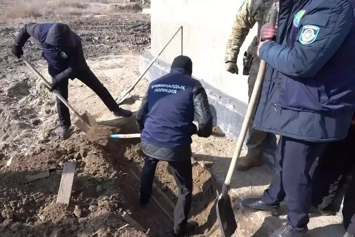 Убийство семьи в Атырауской области: на телах погибших сына и дочери нашли ранения