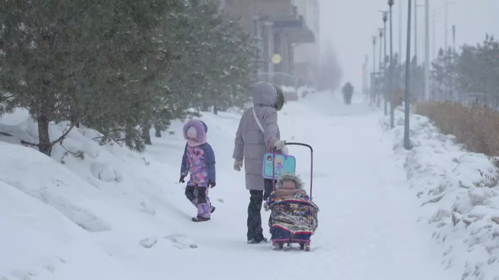 Деньги — детям. Какие пособия и выплаты есть в Казахстане и у соседей