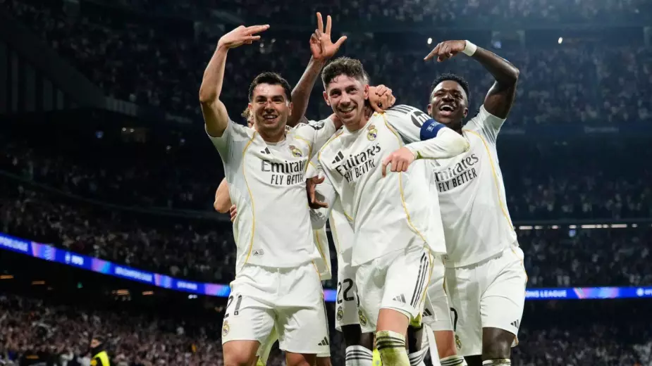 Хет-трик Вальверде принес "Реалу" победу над "Манчестер Сити", ПСЖ разложил "Челси", а "Арсенал" едва не проиграл в Германии: видео и результаты матчей 1/8 финала