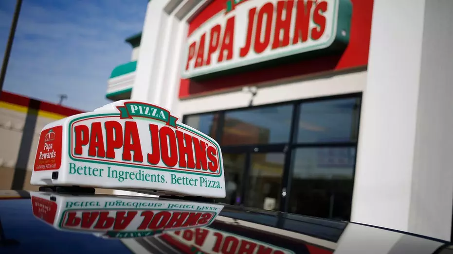 СМИ сообщают, что Papa John's рассматривает предложение о выкупе за $1,5 млрд от компании, связанной с катарской королевской семьей.