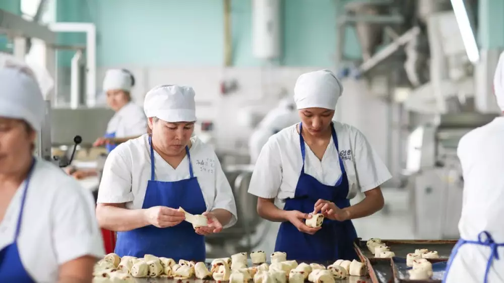 Коллектив одного из крупнейших хлебопекарных предприятий Алматы поддержал референдум