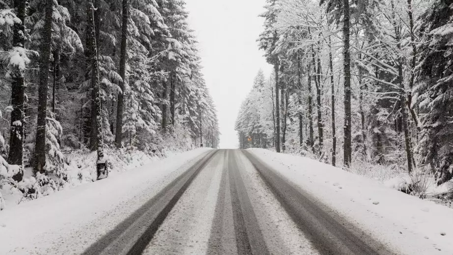 Где открыли и где закрыли трассы в Казахстане из-за метели